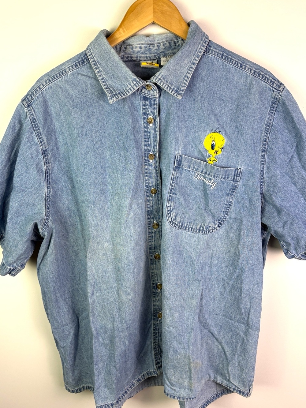 90s/00s vintage looney toons โTweetyโ Blue Denim Short-Sleeve Shirt fits XL